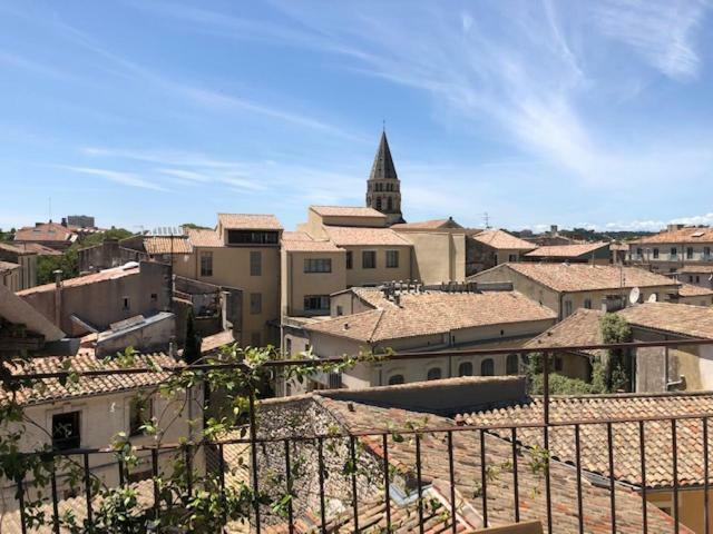 Appartement Avec Terrasse Panoramique Au Coeur De نيم المظهر الخارجي الصورة