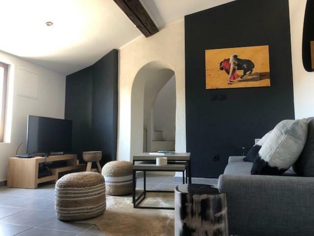 Appartement Avec Terrasse Panoramique Au Coeur De نيم المظهر الخارجي الصورة