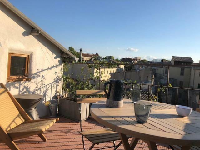 Appartement Avec Terrasse Panoramique Au Coeur De نيم المظهر الخارجي الصورة