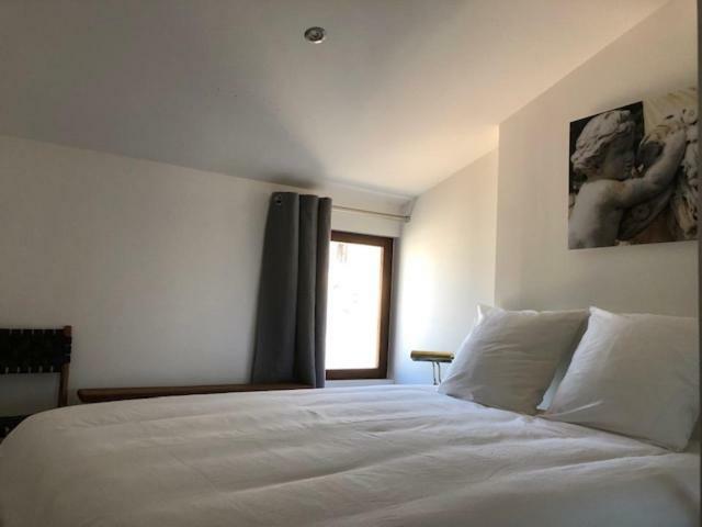 Appartement Avec Terrasse Panoramique Au Coeur De نيم المظهر الخارجي الصورة