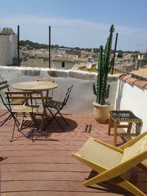 Appartement Avec Terrasse Panoramique Au Coeur De نيم المظهر الخارجي الصورة