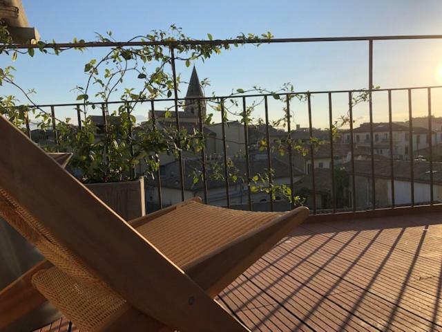 Appartement Avec Terrasse Panoramique Au Coeur De نيم المظهر الخارجي الصورة